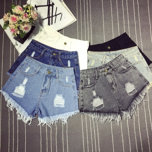 Модерни дамски къси дънки с разкъсани мотиви в различни цветове