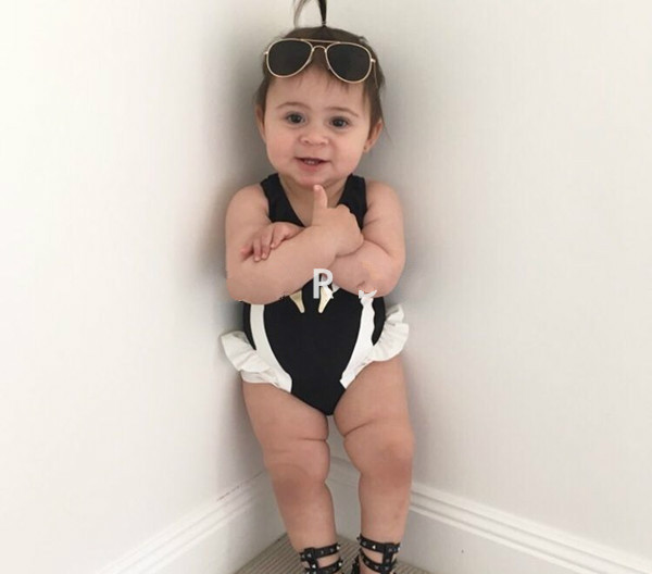 Стилен цял детски бански за момичета в розов и черен цвят с принт 