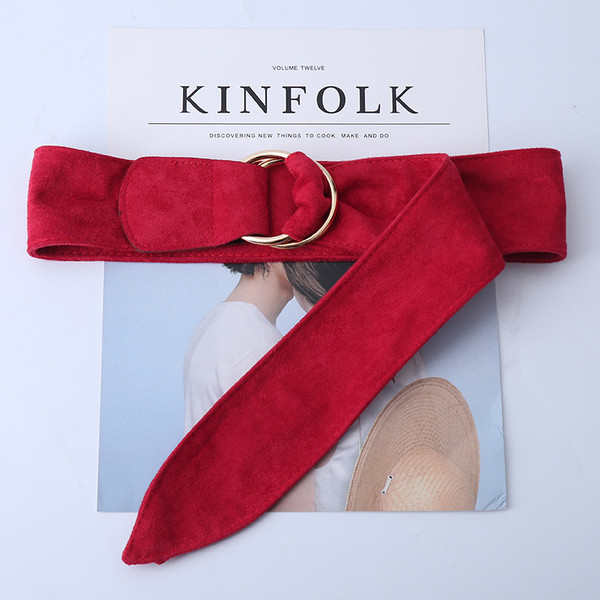 Cureaua de dama din piele intoarsa in trei culori