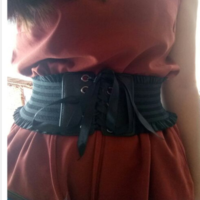 Női öv különböző modellekkel és különböző csattal