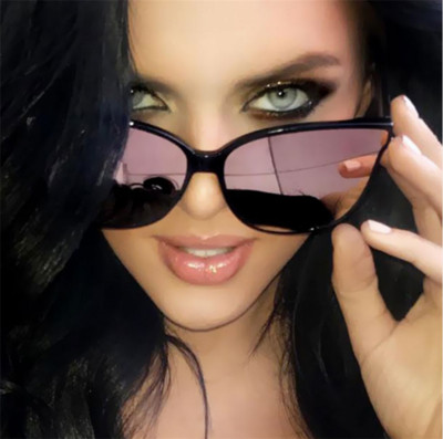 Κομψά γυναικεία γυαλιά ηλίου με αποτέλεσμα καθρέφτη σε διαφορετικά χρώματα