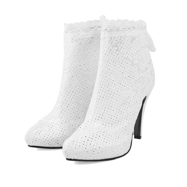 Κομψά γυναικεία παπούτσια με ψηλά τακούνια σε λευκό και μαύρο με δαντέλα και κορδέλα