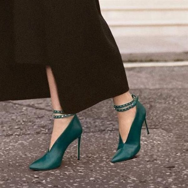 Κομψά γυναικεία παπούτσια με ψηλά τακούνια 