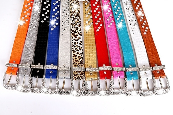 Μοντέρνα γυναικεία ζώνη με διακοσμητικές πέτρες