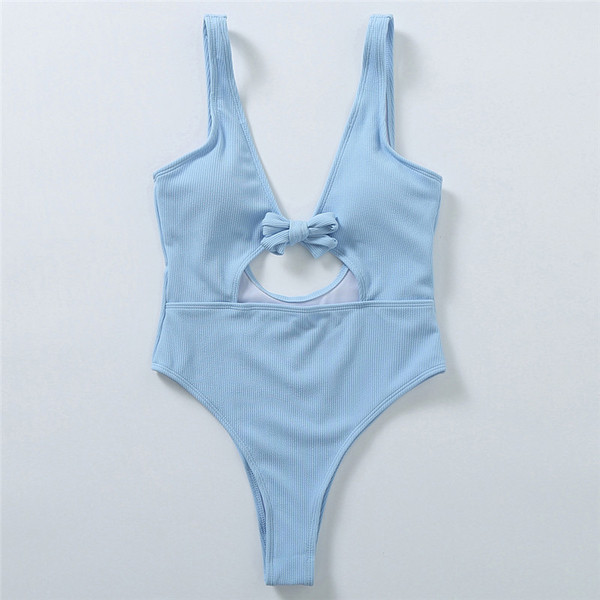 Un costum de baie intreg de dama in mai multe culori cu motiv deschis si spatele gol