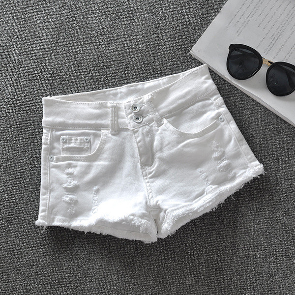 Γυναικεία σορτς με σχισμένες τσέπες στο άσπρο και μαύρο χρώμα