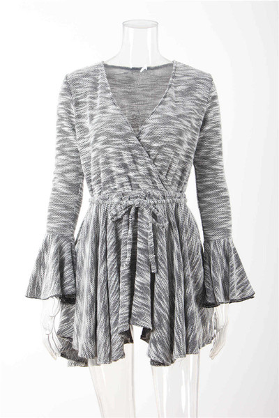 Casual γυναικείο  φόρεμα  με βαθύ V-λαιμό και μακριά μανίκια