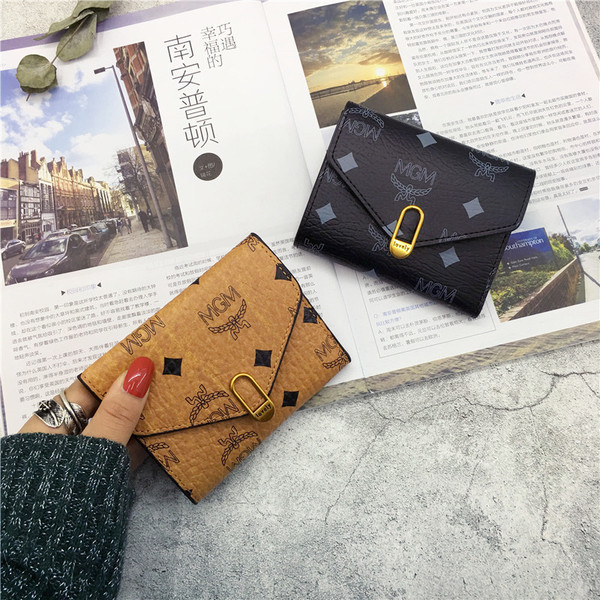 Γυναικείο μικρό πορτοφόλι με εκτύπωση και μεταλλικό κούμπωμα