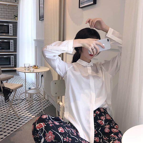 Pantaloni casual de damă cu talie înaltă cu motiv floral în negru