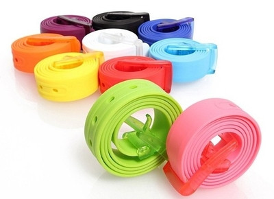 Гумен колан с пласмасова катарама в различни цветове подходящи 
