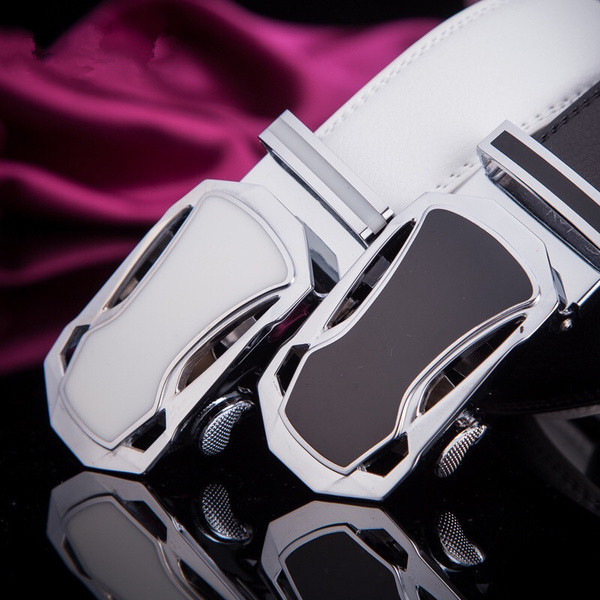 Elegáns fekete-fehér öv, fém csattal, férfiaknak és nőknek egyaránt