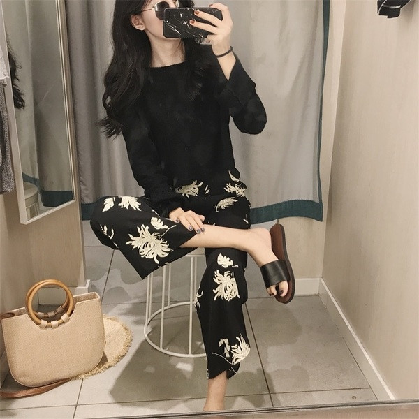 Pantaloni eleganti de dama cu talie inalta cu motiv floral in negru