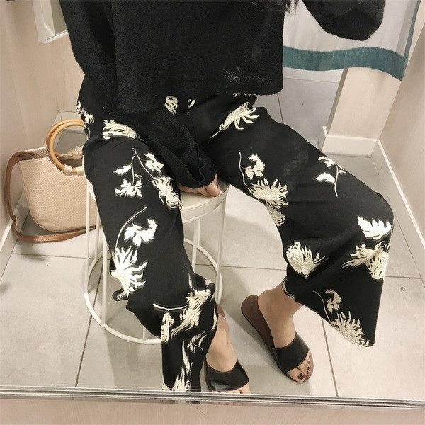 Pantaloni eleganti de dama cu talie inalta cu motiv floral in negru