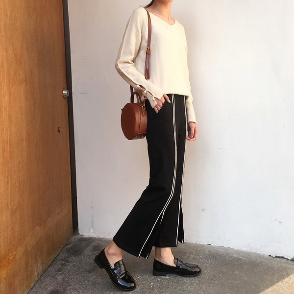 Pantaloni casual de damă cu talie înaltă, cu fante în negru