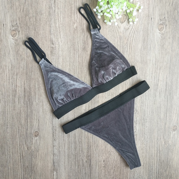 Costum de baie modern pentru femei în diferite culori de catifea