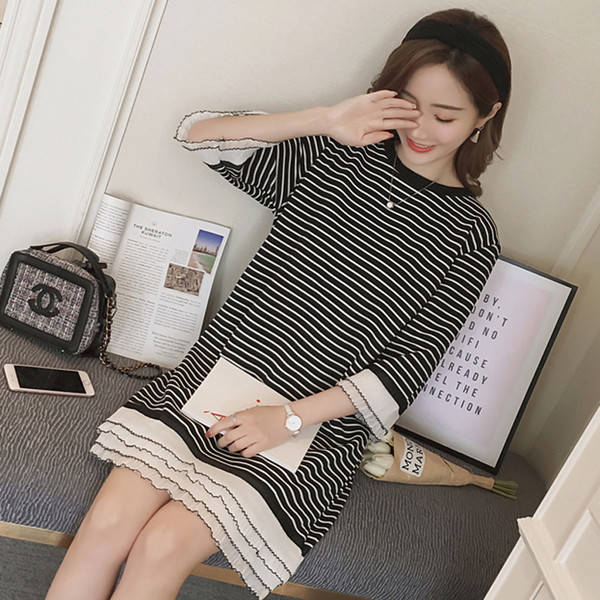 Γυναικείο ριγέ φόρεμα με 3/4 μανίκι και δαντέλα