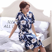 Vékony pamut köntös rövid ujjal és virágmotívumokkal különböző színekben hölgyeknek