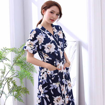 Vékony pamut köntös rövid ujjal és virágmotívumokkal különböző színekben hölgyeknek