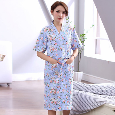 Vékony pamut köntös rövid ujjal és virágmotívumokkal különböző színekben hölgyeknek