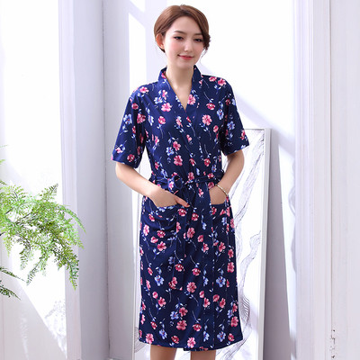Vékony pamut köntös rövid ujjal és virágmotívumokkal különböző színekben hölgyeknek