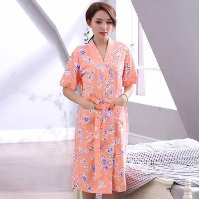 Vékony pamut köntös rövid ujjal és virágmotívumokkal különböző színekben hölgyeknek