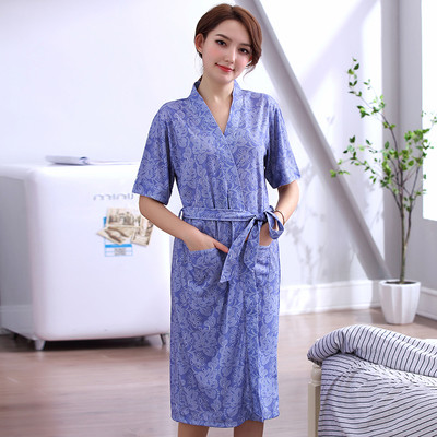 Vékony pamut köntös rövid ujjal és virágmotívumokkal különböző színekben hölgyeknek