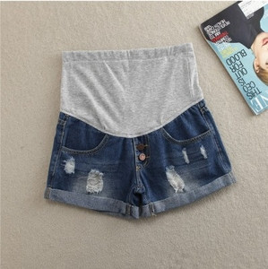 Къси дамски дънкови панталони с разкъсани мотиви в различни цветове