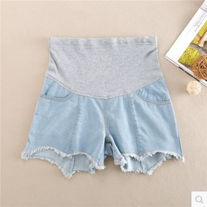 Къси дамски дънкови панталони с разкъсани мотиви в различни цветове