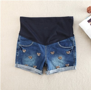 Къси дамски дънкови панталони с разкъсани мотиви в различни цветове