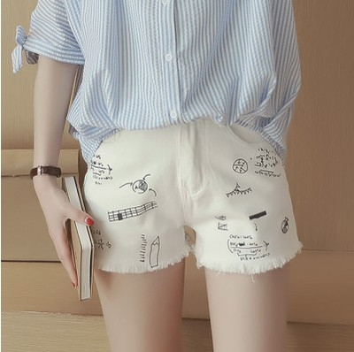 Къси дамски дънкови панталони с разкъсани мотиви в различни цветове