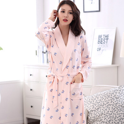 Hosszú pamut fürdőköpeny különböző modellekben, virágmotívumokkal hölgyeknek