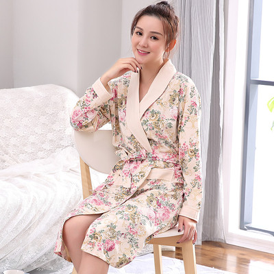 Hosszú pamut fürdőköpeny különböző modellekben, virágmotívumokkal hölgyeknek