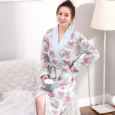 Hosszú pamut fürdőköpeny különböző modellekben, virágmotívumokkal hölgyeknek