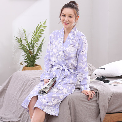 Hosszú pamut fürdőköpeny különböző modellekben, virágmotívumokkal hölgyeknek