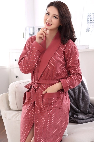 Hosszú pamut fürdőköpeny különböző modellekben, virágmotívumokkal hölgyeknek