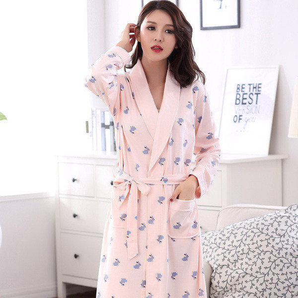 Hosszú pamut fürdőköpeny különböző modellekben, virágmotívumokkal hölgyeknek