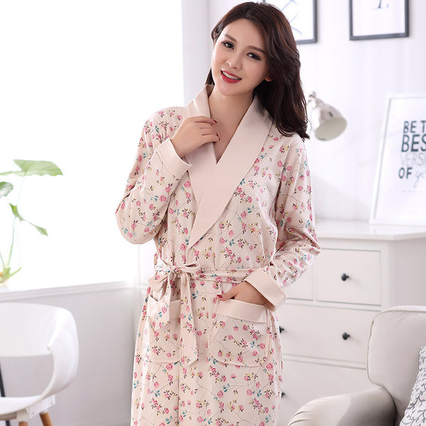 Hosszú pamut fürdőköpeny különböző modellekben, virágmotívumokkal hölgyeknek