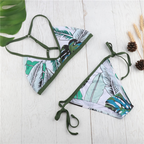 Costum de baie actual de damă din două piese cu imprimeu floral