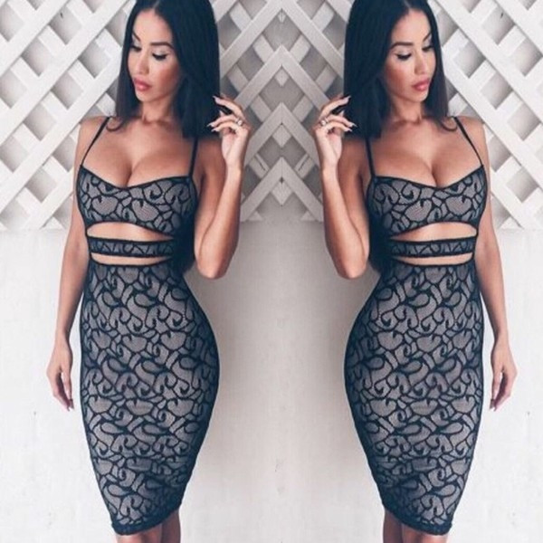 Κομψό γυναικείο φόρεμα σε λευκό και μαύρο με λεπτές λουρίδες