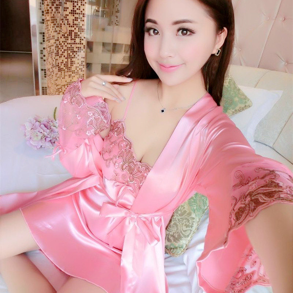 Копринен комплект с бродерия от флорални мотиви в различни цветове