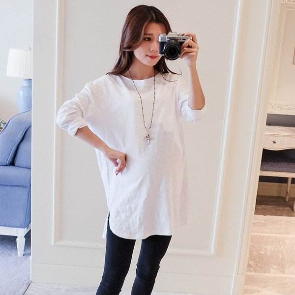 Bluză subțire de damă de culoare albă potrivită pentru utilizarea de zi cu zi