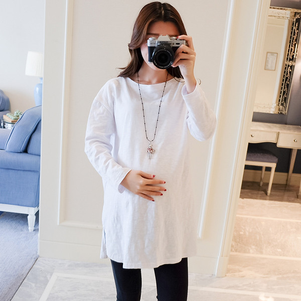 Bluză subțire de damă de culoare albă potrivită pentru utilizarea de zi cu zi