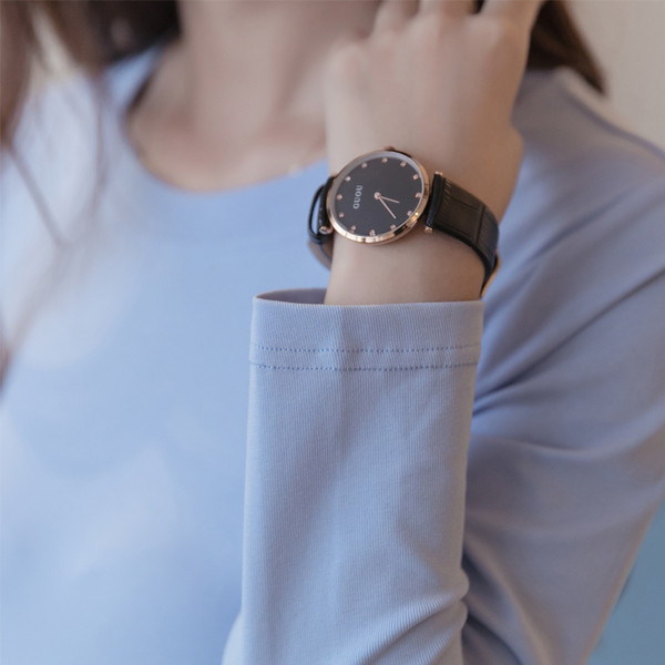 Γυναικεία μπλούζα με μακριά μανίκια και λαιμόκοψη σε διάφορα χρώματα