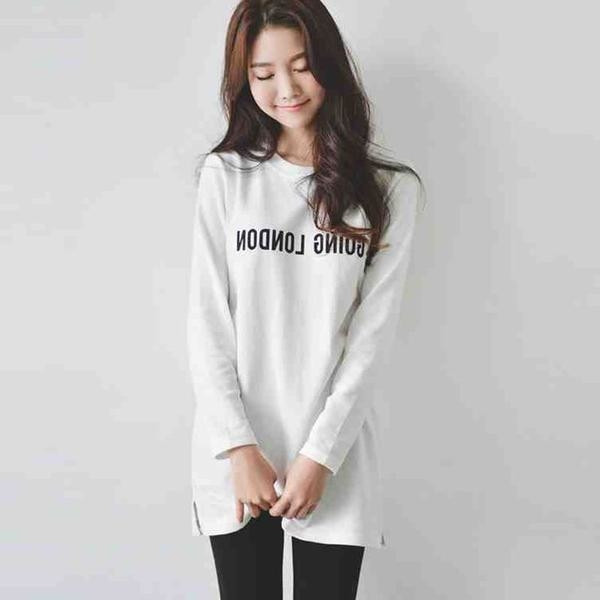 Bluză lungă de damă cu decolteu O și inscripție albă