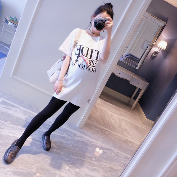 Bluză de vară de damă cu mâneci scurte într-un model larg cu inscripție