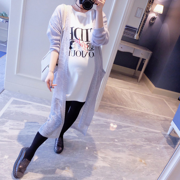 Bluză de vară de damă cu mâneci scurte într-un model larg cu inscripție