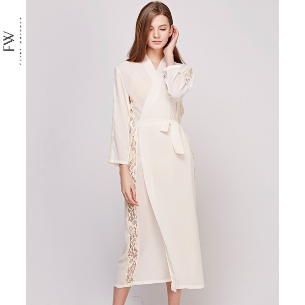 Дълъг шифонен халат за дамите с декорация дантела в три цвята-бял, шампанско и черен 