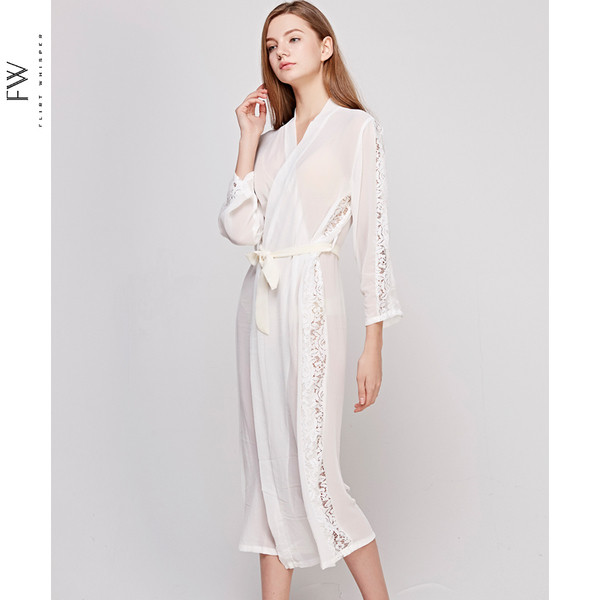 Дълъг шифонен халат за дамите с декорация дантела в три цвята-бял, шампанско и черен 