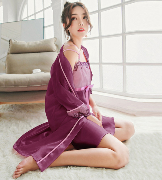 Set dama - camasa de noapte si halat de baie din matase cu broderie