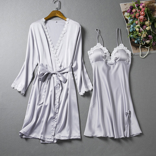 Γυναικεία σέξι σετ από δύο μέρη  - ένα νυχτικό και μια ρόμπα με διακόσμηση δαντέλας σε διάφορα χρώματα